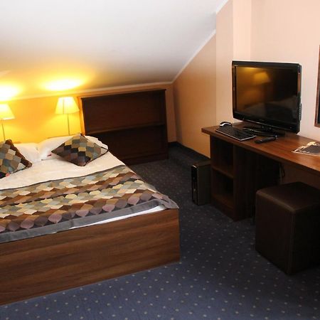 Hotel Colnus Kolno  Buitenkant foto