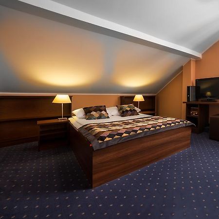 Hotel Colnus Kolno  Buitenkant foto