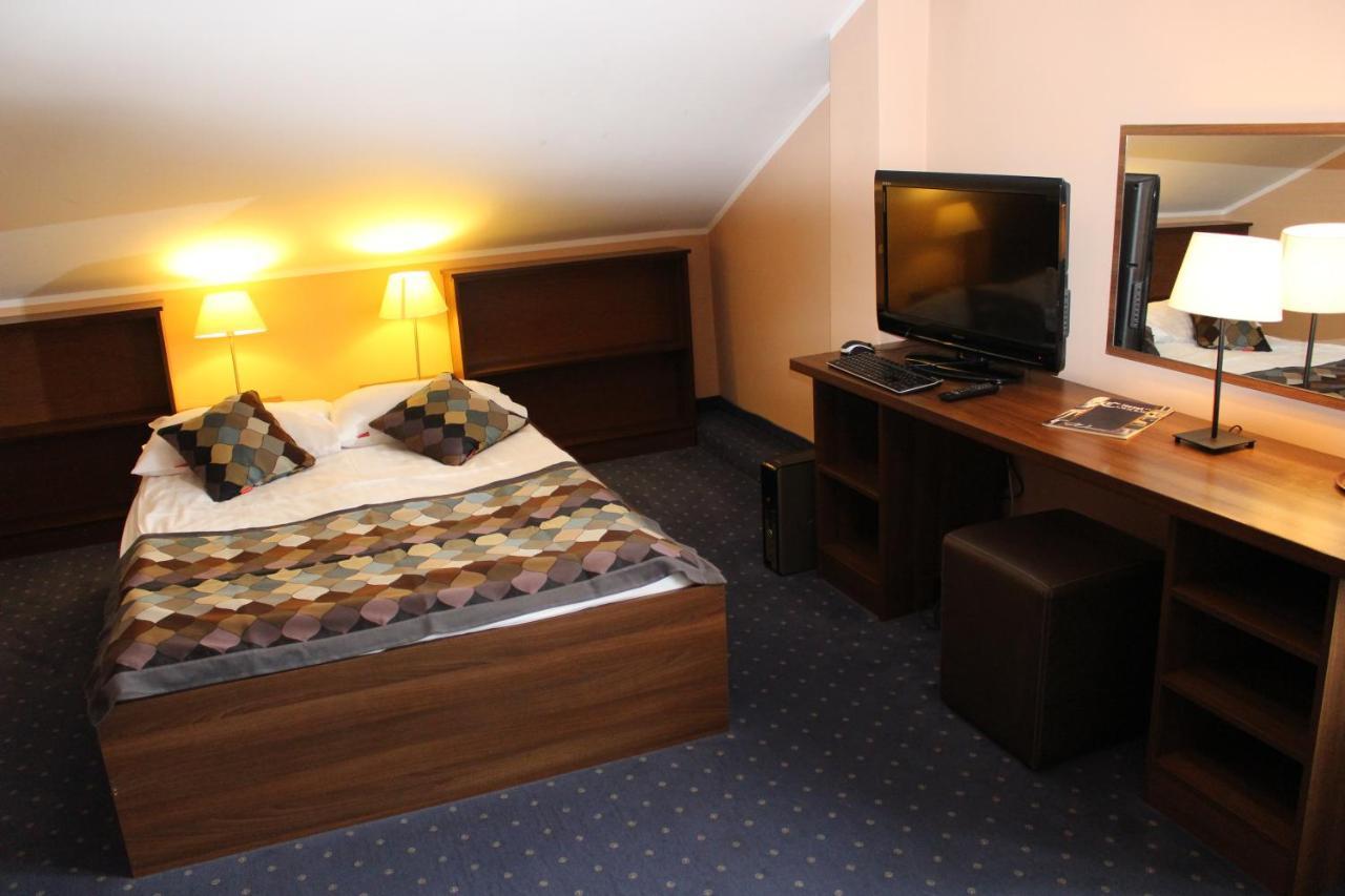 Hotel Colnus Kolno  Buitenkant foto
