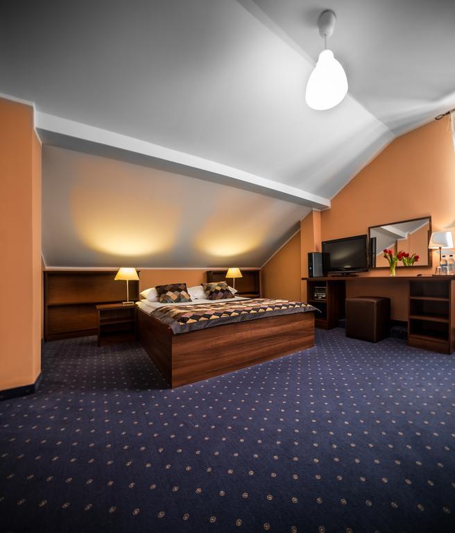 Hotel Colnus Kolno  Buitenkant foto