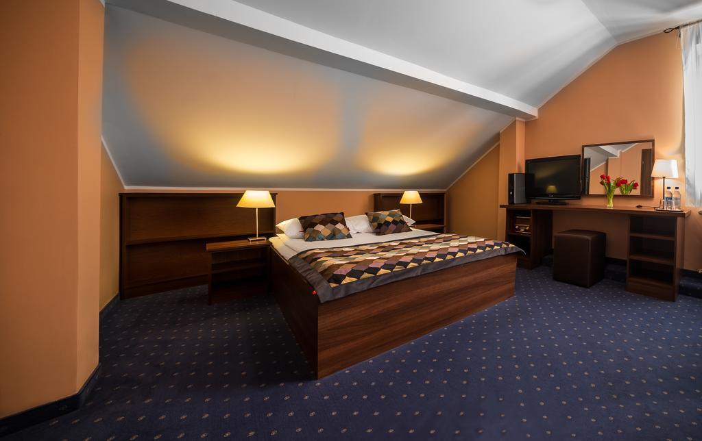 Hotel Colnus Kolno  Buitenkant foto