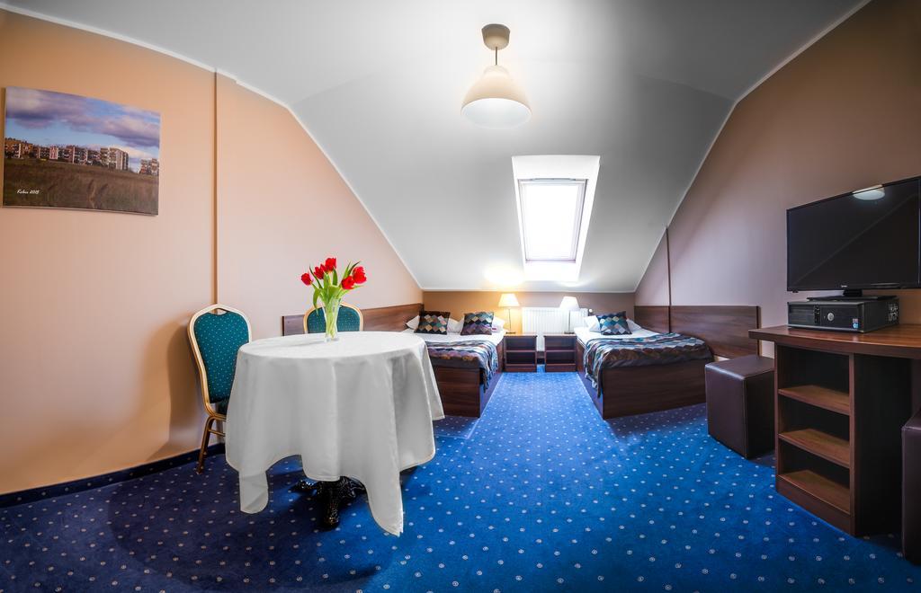 Hotel Colnus Kolno  Buitenkant foto