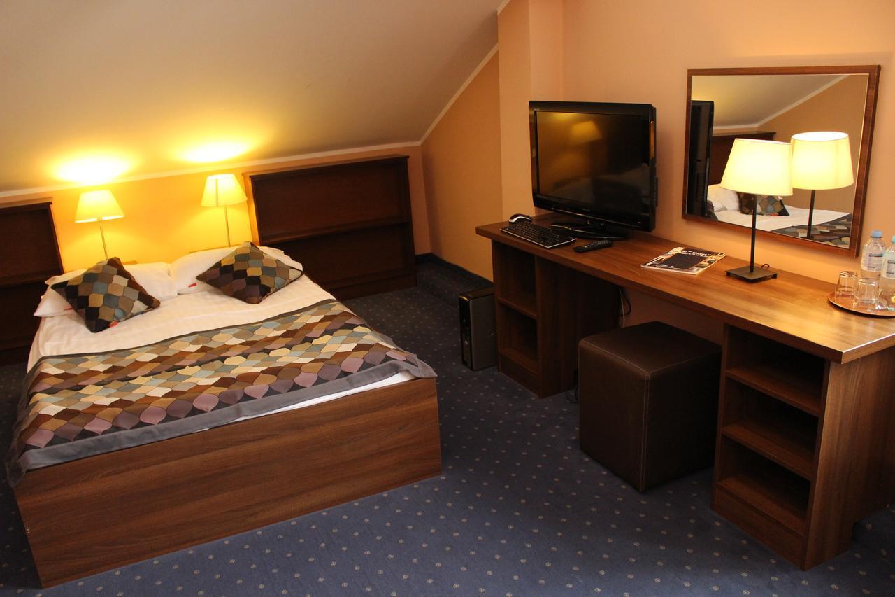 Hotel Colnus Kolno  Buitenkant foto